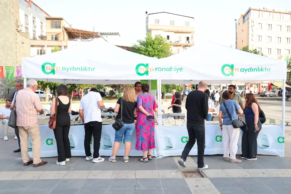 Diyarbakır’da Kürtçe Kitap Günleri Dağkapı Meydanı’nda Başladı