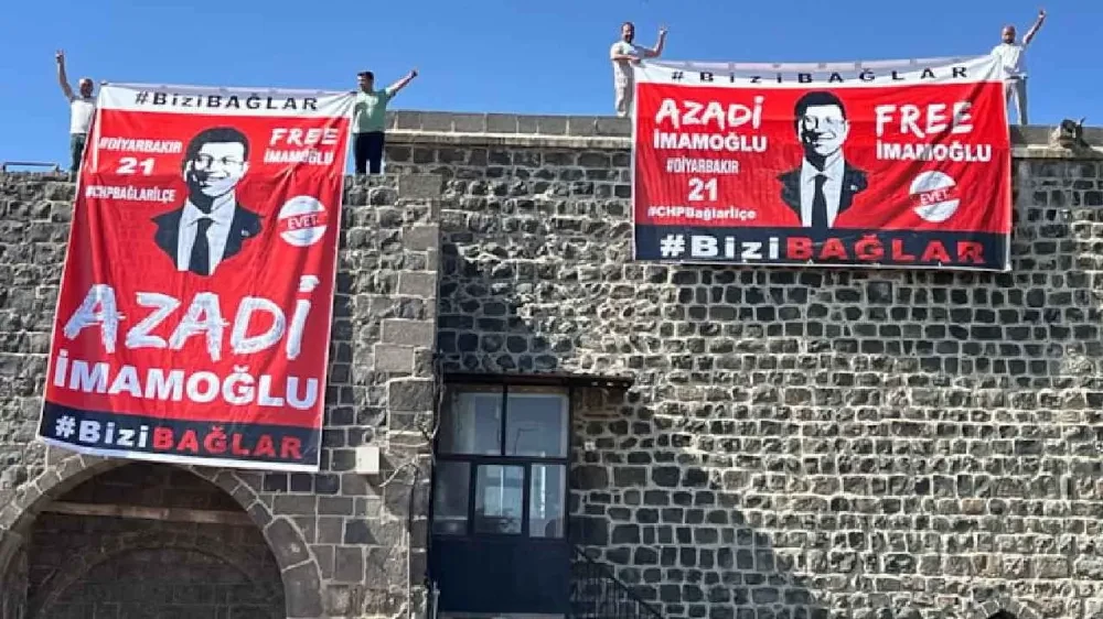 Diyarbakır Surları’nda Kürtçe Mesaj: “İmamoğlu’na Özgürlük”